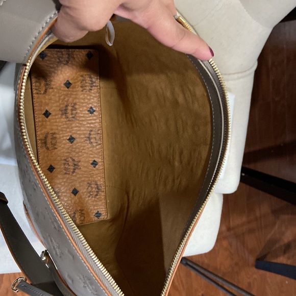 MCM Klara Medium Leather Hobo Shoulder-used 1x - Picture 6 of 9